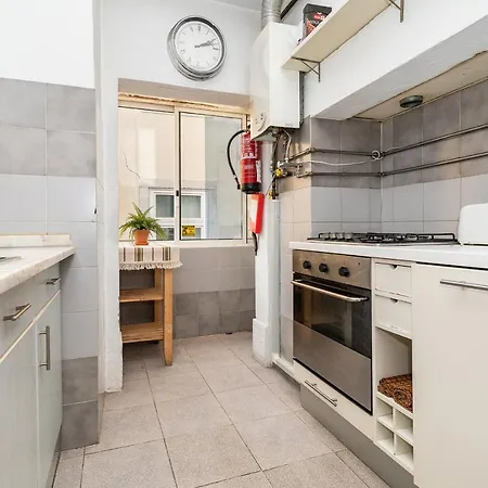 Charming 2 Bedroom Next To Praca Da Figueira Appartamento