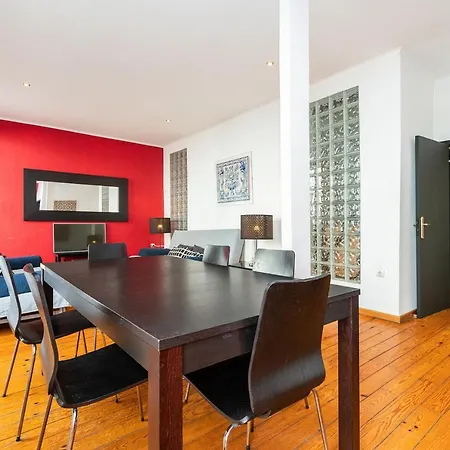 Charming 2 Bedroom Next To Praca Da Figueira Apartment *