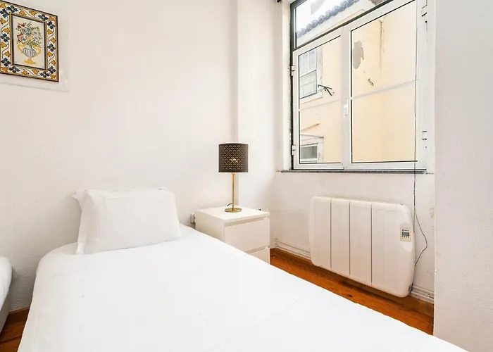 Charming 2 Bedroom Next To Praca Da Figueira *