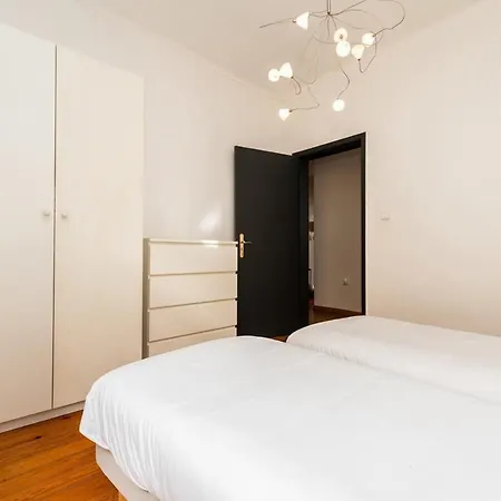 Charming 2 Bedroom Next To Praca Da Figueira リスボン